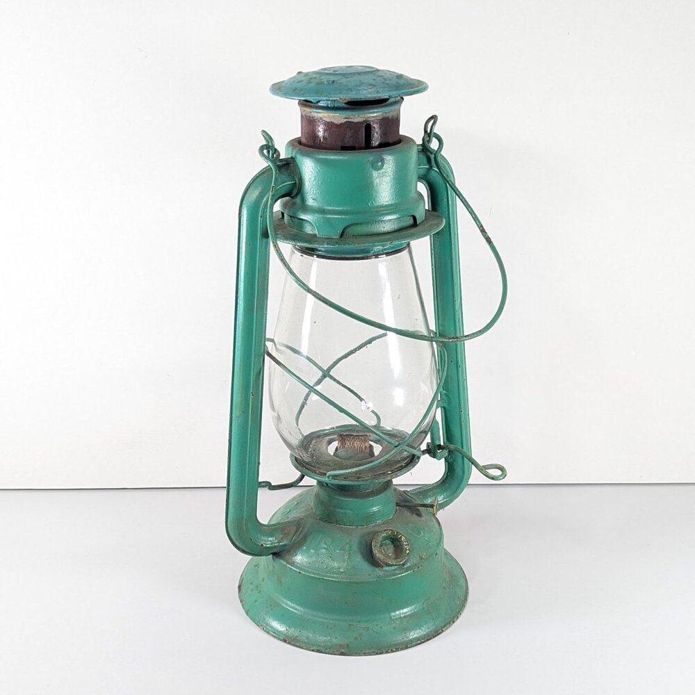 Antique E.T. Wright & Co No. 4 CB storm lantern, Canadian Kerosene Oil Lamp